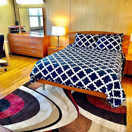 Lga Airport 3 Mins, 3 Bedroom Duplex House, Parking And Private Backyard, 9Mins Subway! New York Eksteriør bilde