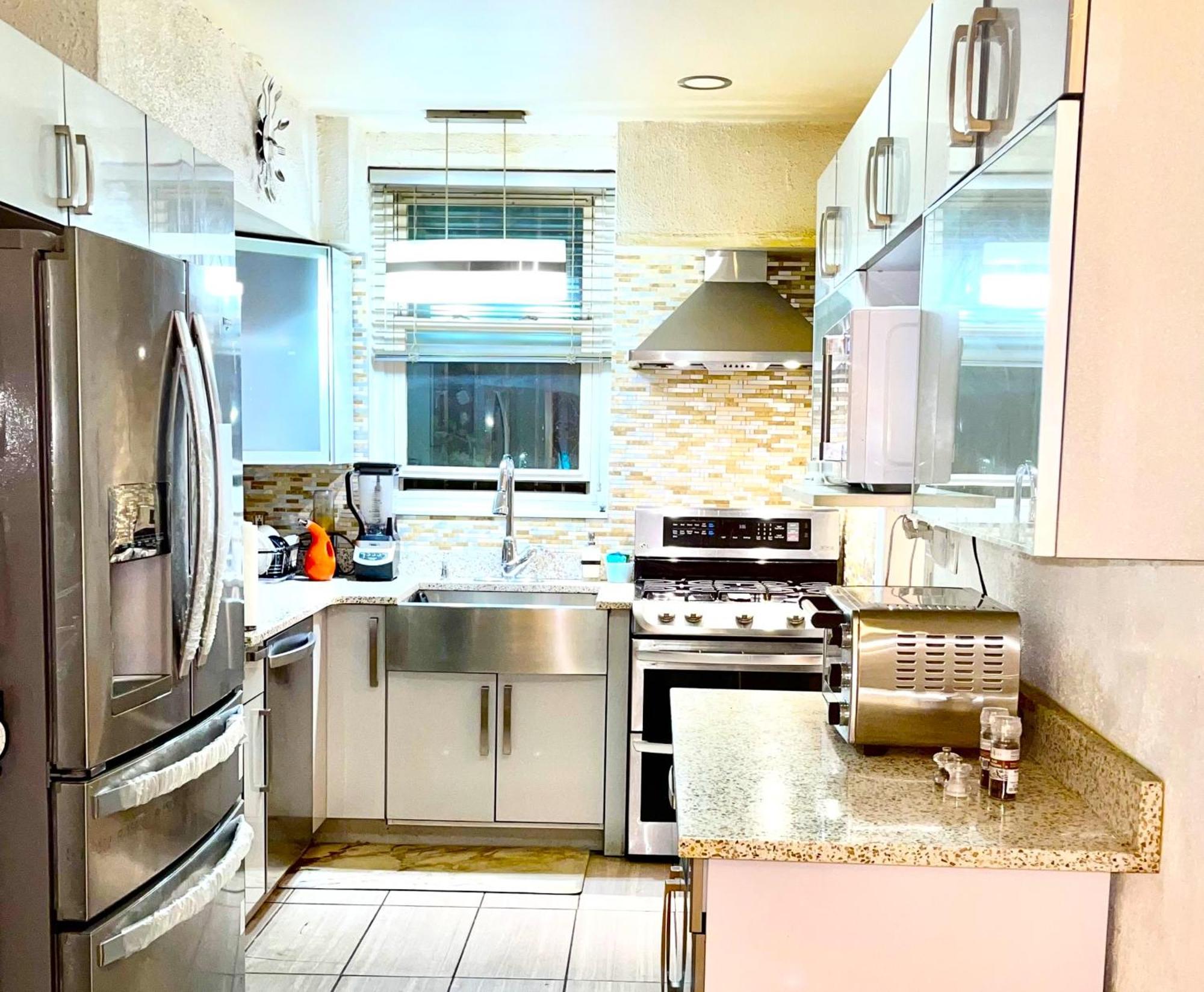 Lga Airport 3 Mins, 3 Bedroom Duplex House, Parking And Private Backyard, 9Mins Subway! New York Eksteriør bilde