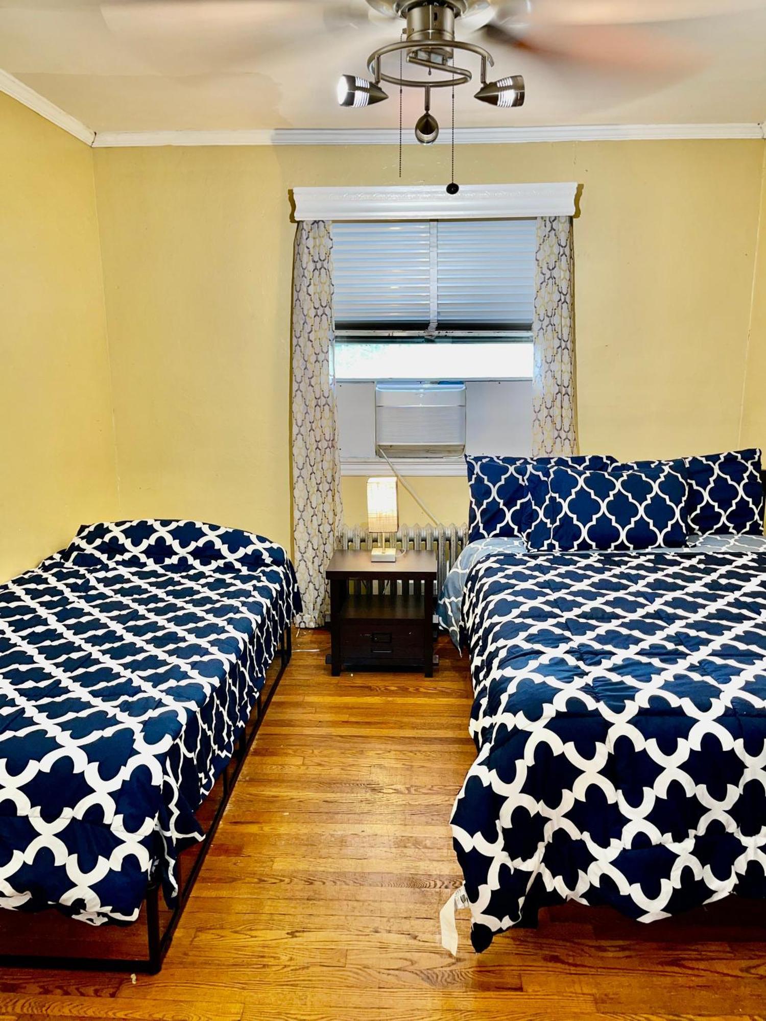 Lga Airport 3 Mins, 3 Bedroom Duplex House, Parking And Private Backyard, 9Mins Subway! New York Eksteriør bilde